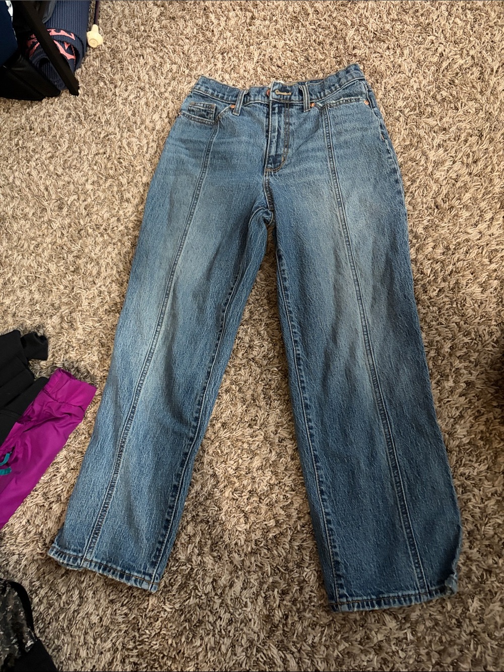 Universal Thread Straight-Leg Jeans in Medium Blue Wash